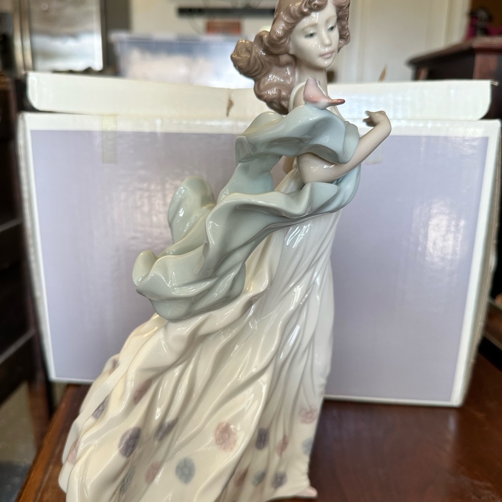 Lladro Summer Serenade 6193 statue girl figurine with bird